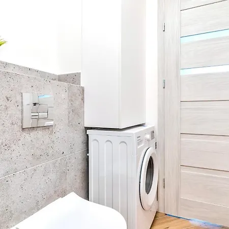 Nowe Rozewie 1 - Lynda Jastrzębia Góra