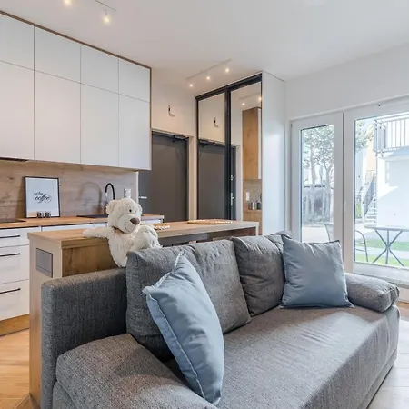 Nowe Rozewie 1 - Lynda Jastrzębia Góra